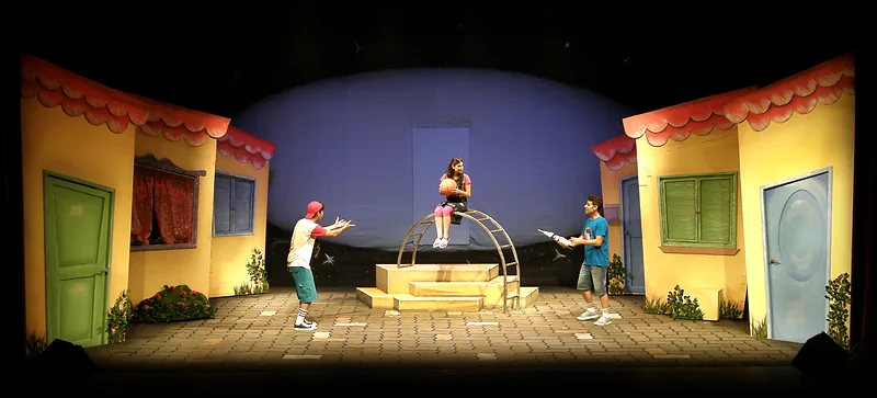 חבר מעולם אחר · עיצוב תפאורה: זאב לוי · תיאטרון הנוער 2015 · 1