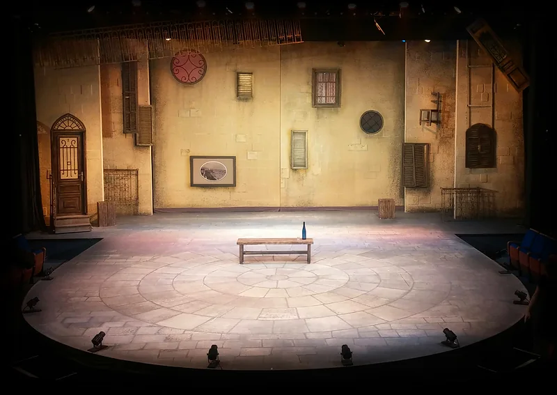 יפו – סלוניקי · עיצוב תפאורה: זאב לוי · בית צבי 2015 · 1
