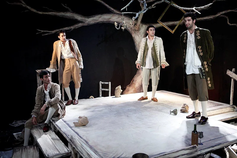 אמנות ההצלחה · עיצוב תפאורה: זאב לוי · בית צבי 2011 · 2