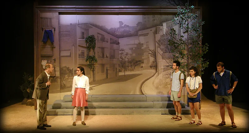 הנערה מהמנזר · עיצוב תפאורה: זאב לוי · תיאטרון השעה 2016 · 6