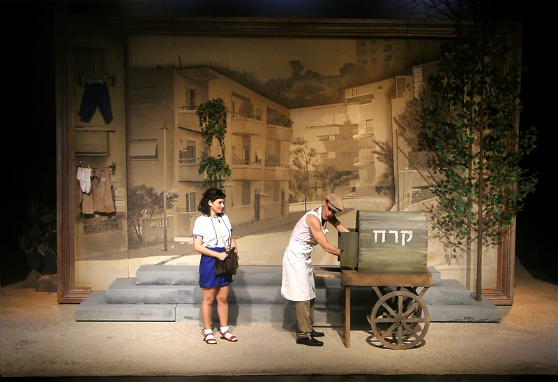 הנערה מהמנזר · עיצוב תפאורה: זאב לוי